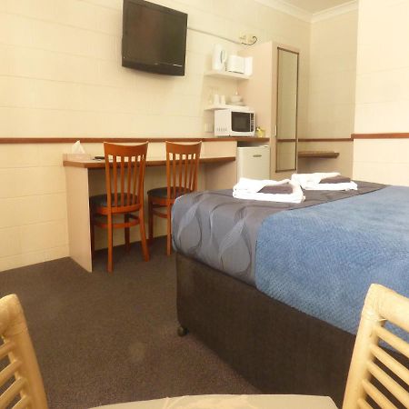 Banjo Paterson Motor Inn Таунсвилл Экстерьер фото