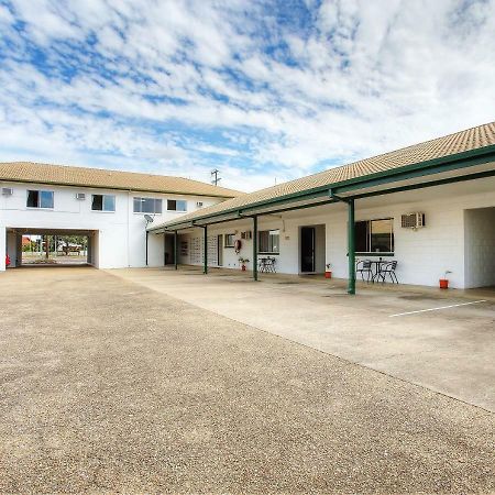 Banjo Paterson Motor Inn Таунсвилл Экстерьер фото