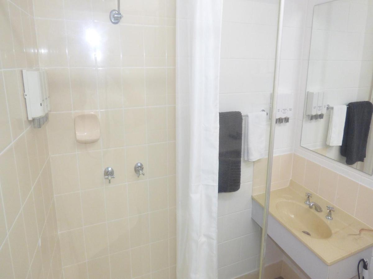 Banjo Paterson Motor Inn Таунсвилл Экстерьер фото