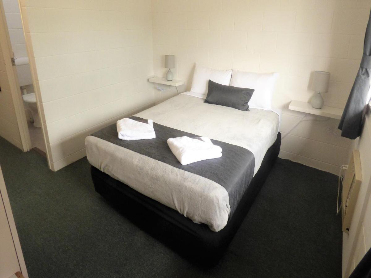 Banjo Paterson Motor Inn Таунсвилл Экстерьер фото