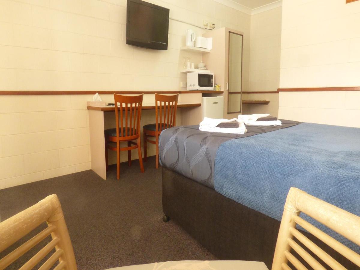 Banjo Paterson Motor Inn Таунсвилл Экстерьер фото
