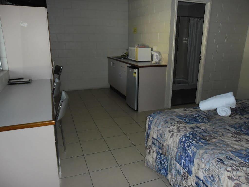 Banjo Paterson Motor Inn Таунсвилл Экстерьер фото