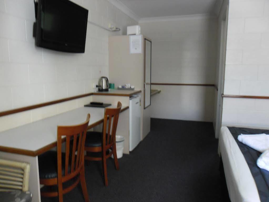 Banjo Paterson Motor Inn Таунсвилл Экстерьер фото