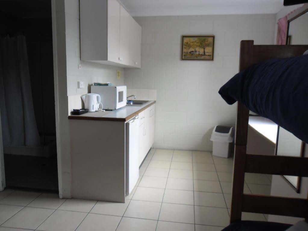Banjo Paterson Motor Inn Таунсвилл Экстерьер фото
