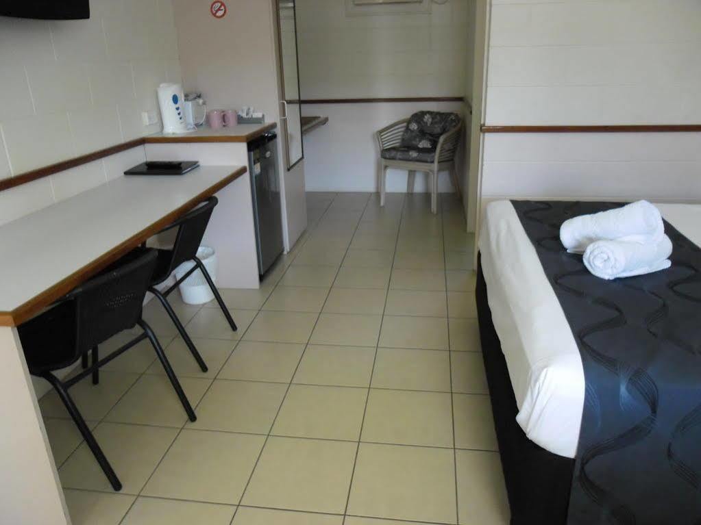 Banjo Paterson Motor Inn Таунсвилл Экстерьер фото