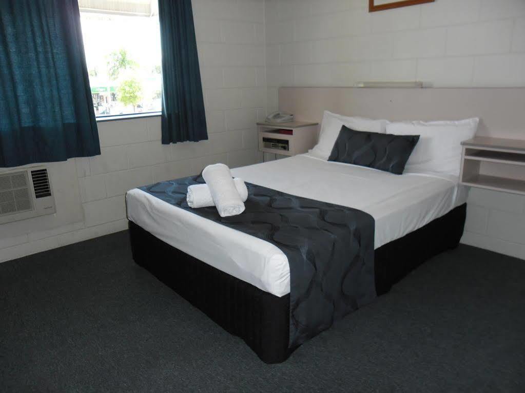Banjo Paterson Motor Inn Таунсвилл Экстерьер фото