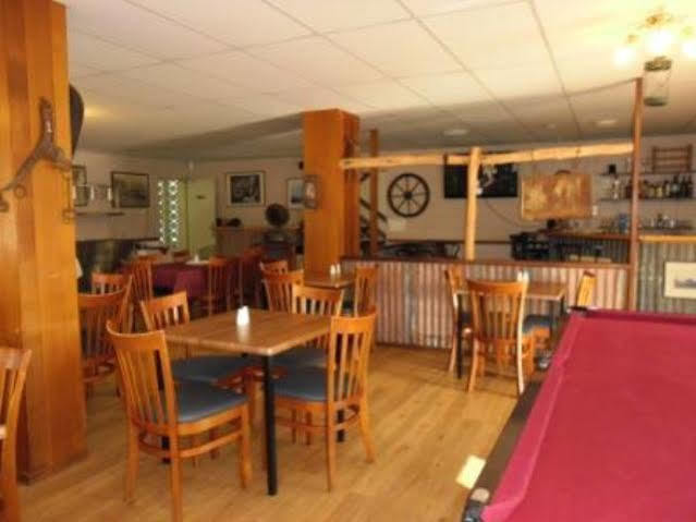 Banjo Paterson Motor Inn Таунсвилл Экстерьер фото
