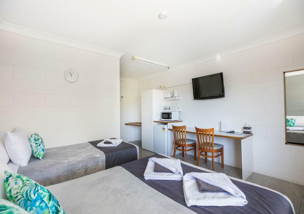 Banjo Paterson Motor Inn Таунсвилл Экстерьер фото