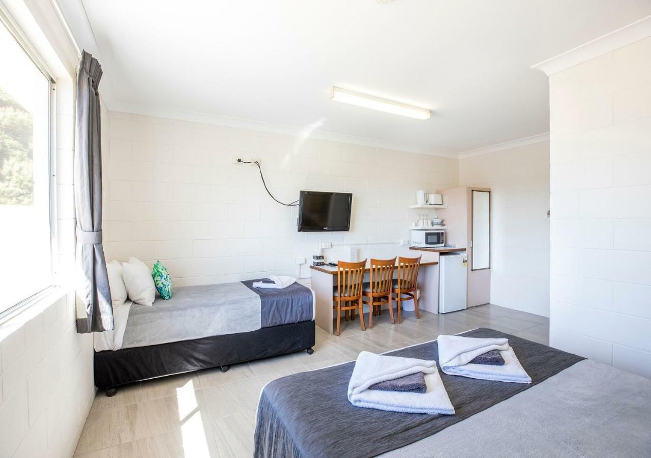 Banjo Paterson Motor Inn Таунсвилл Экстерьер фото