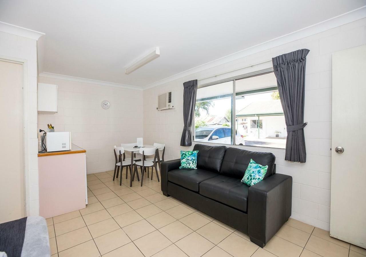 Banjo Paterson Motor Inn Таунсвилл Экстерьер фото