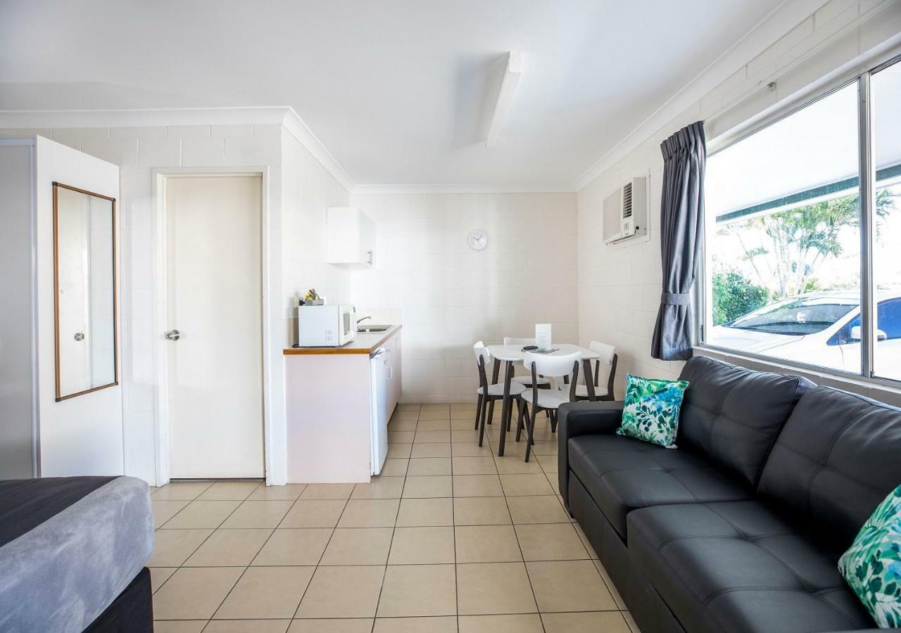 Banjo Paterson Motor Inn Таунсвилл Экстерьер фото