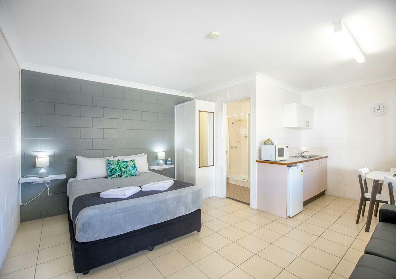 Banjo Paterson Motor Inn Таунсвилл Экстерьер фото