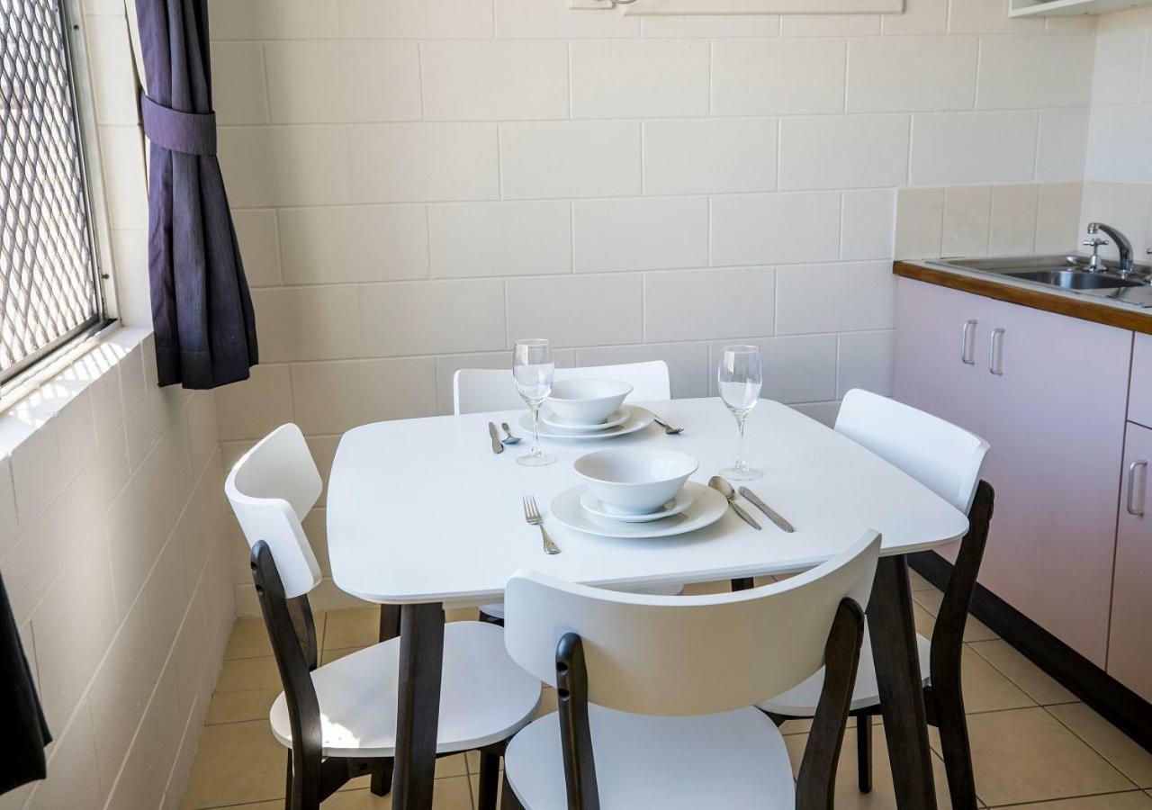 Banjo Paterson Motor Inn Таунсвилл Экстерьер фото