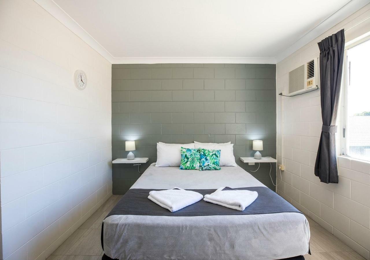 Banjo Paterson Motor Inn Таунсвилл Экстерьер фото