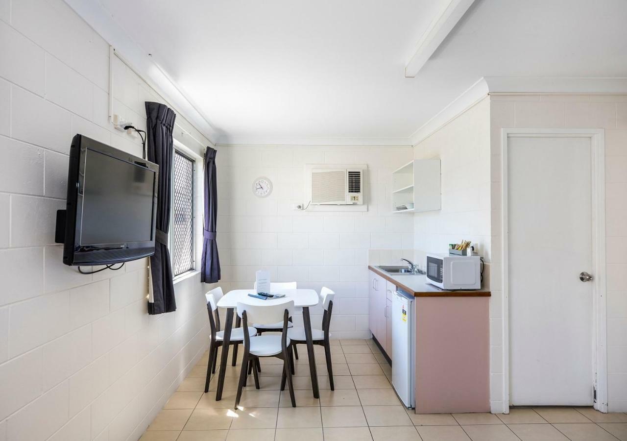 Banjo Paterson Motor Inn Таунсвилл Экстерьер фото